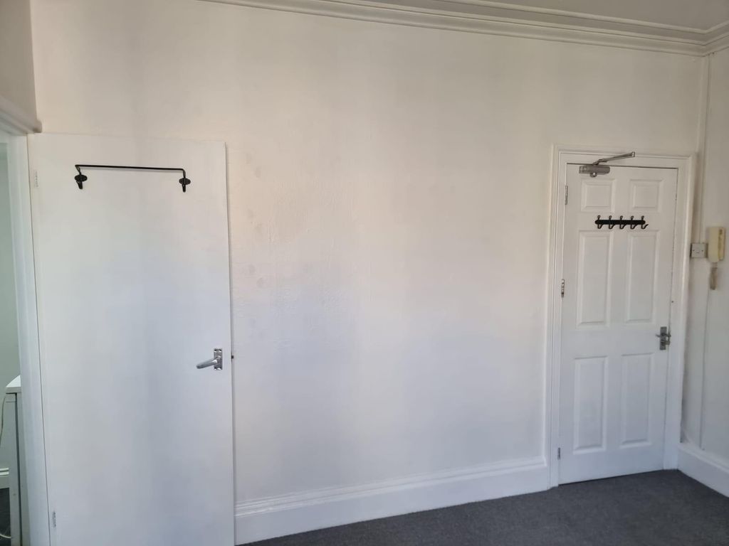 Property photo 3 of 11 Photo 2