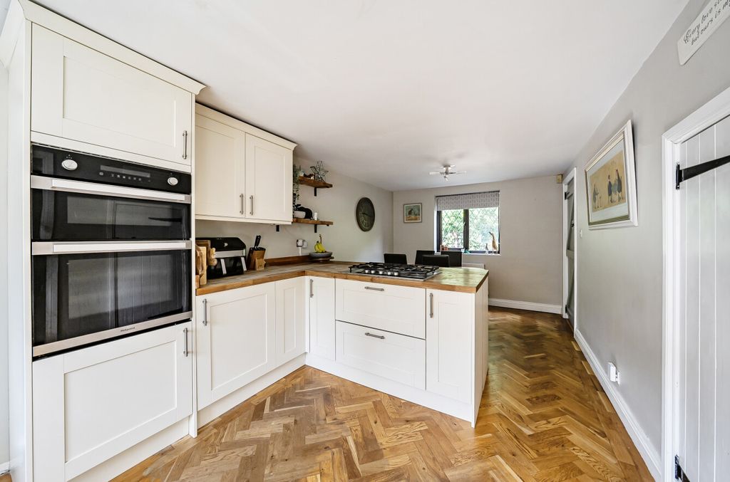 Property photo 3 of 12 1482081-4-6A3A582...