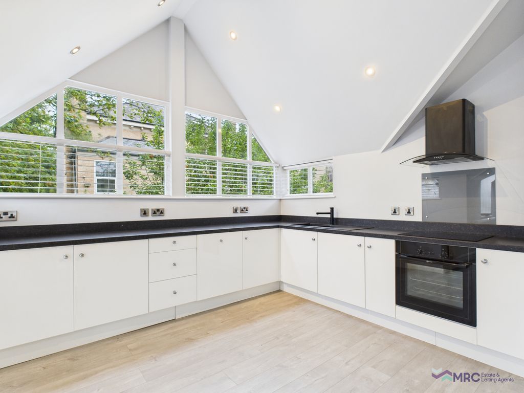 Property photo 1 of 15 Unique Two Bed Semi-Detached House With Garage To Let