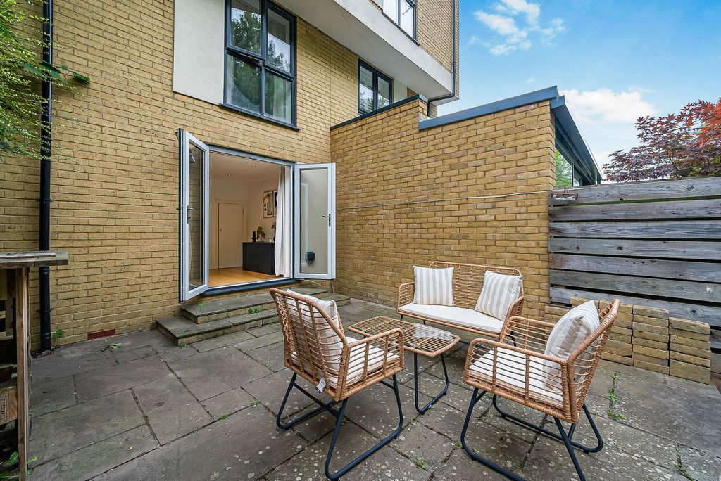 Property photo 2 of 40