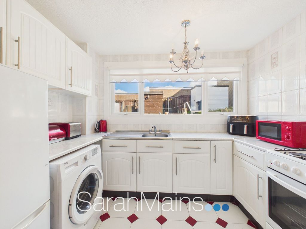 Property photo 3 of 12 Kitchen
