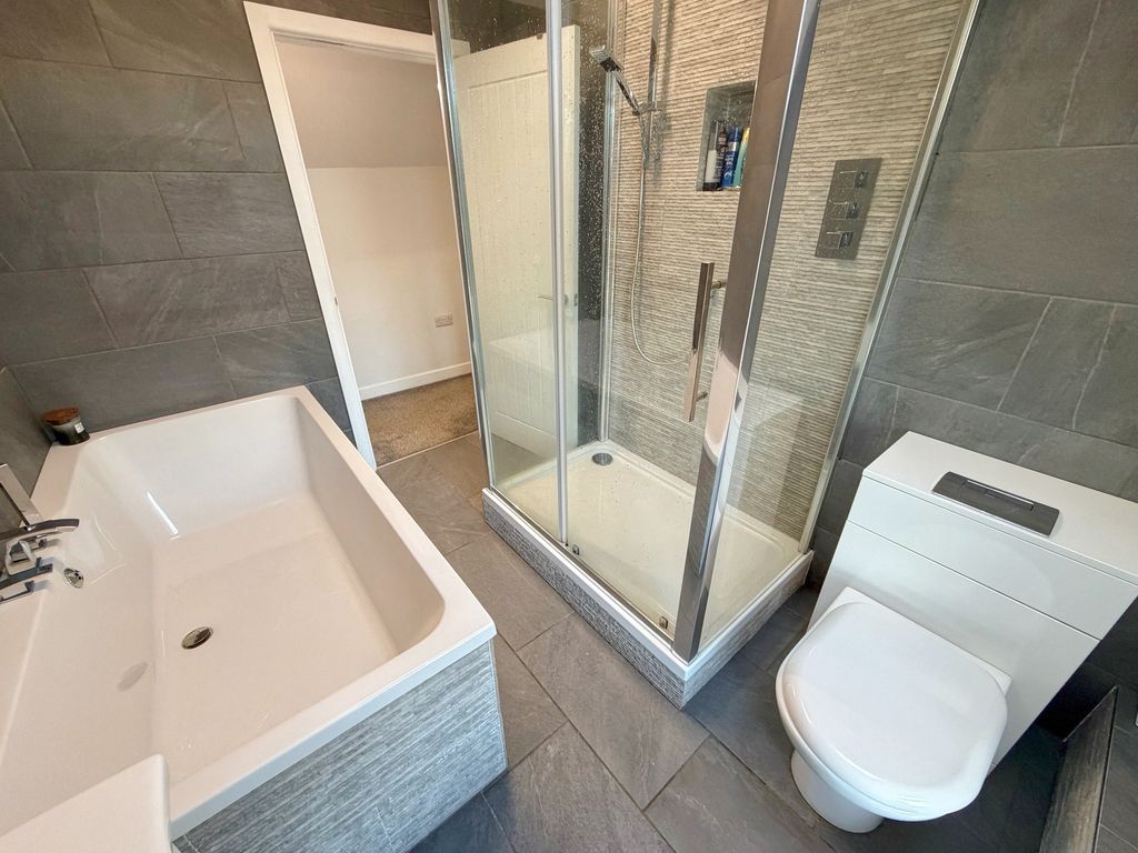 Property photo 3 of 32 Bathroom