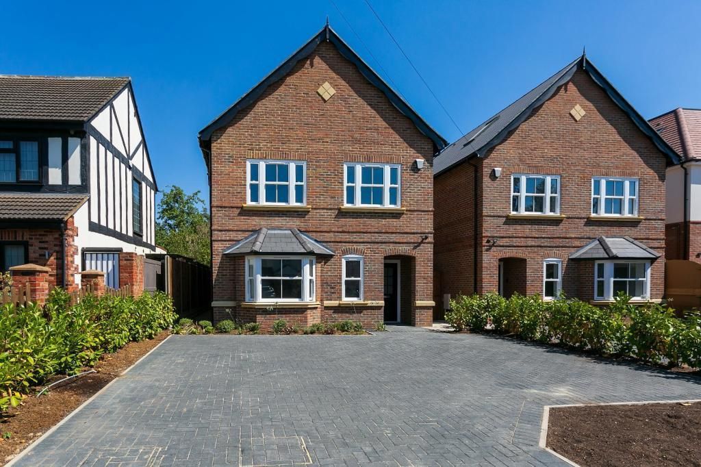 Property photo 1 of 18 Little Bushey Lane