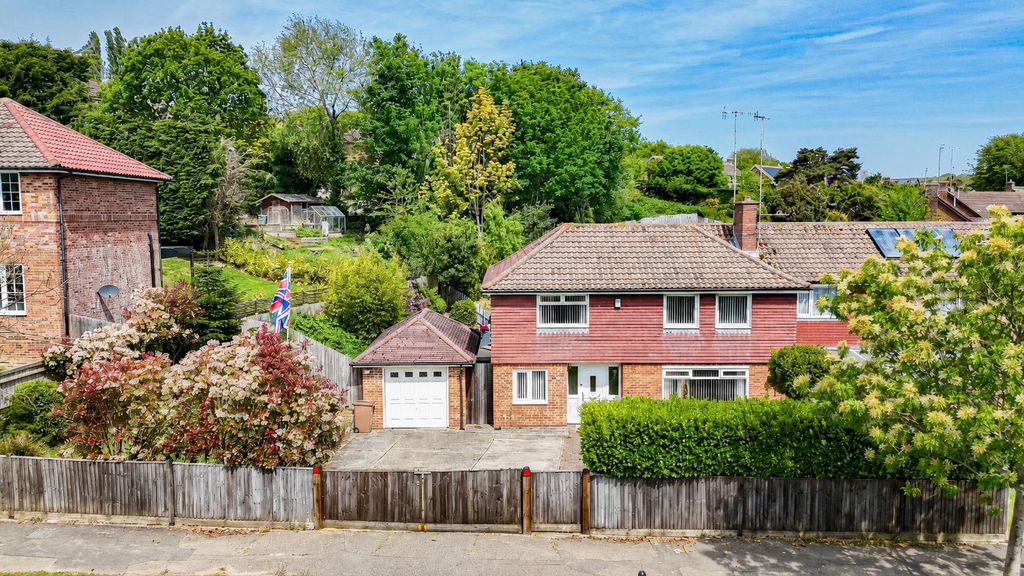 Property photo 1 of 35 25 Fernside Avenue .Png