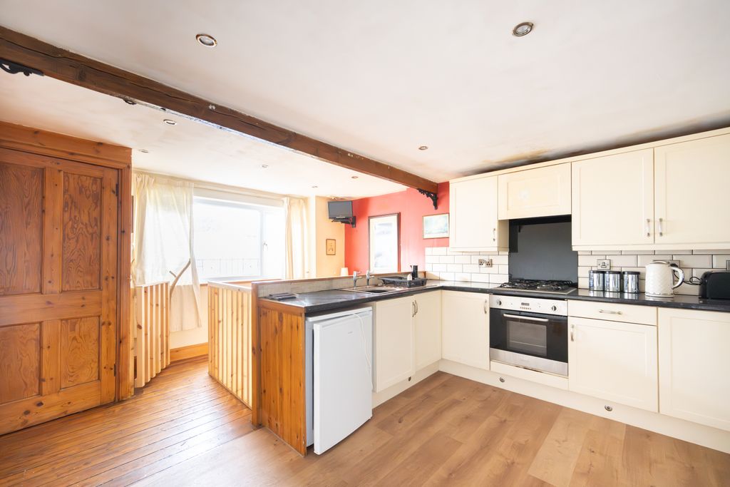 Property photo 3 of 23