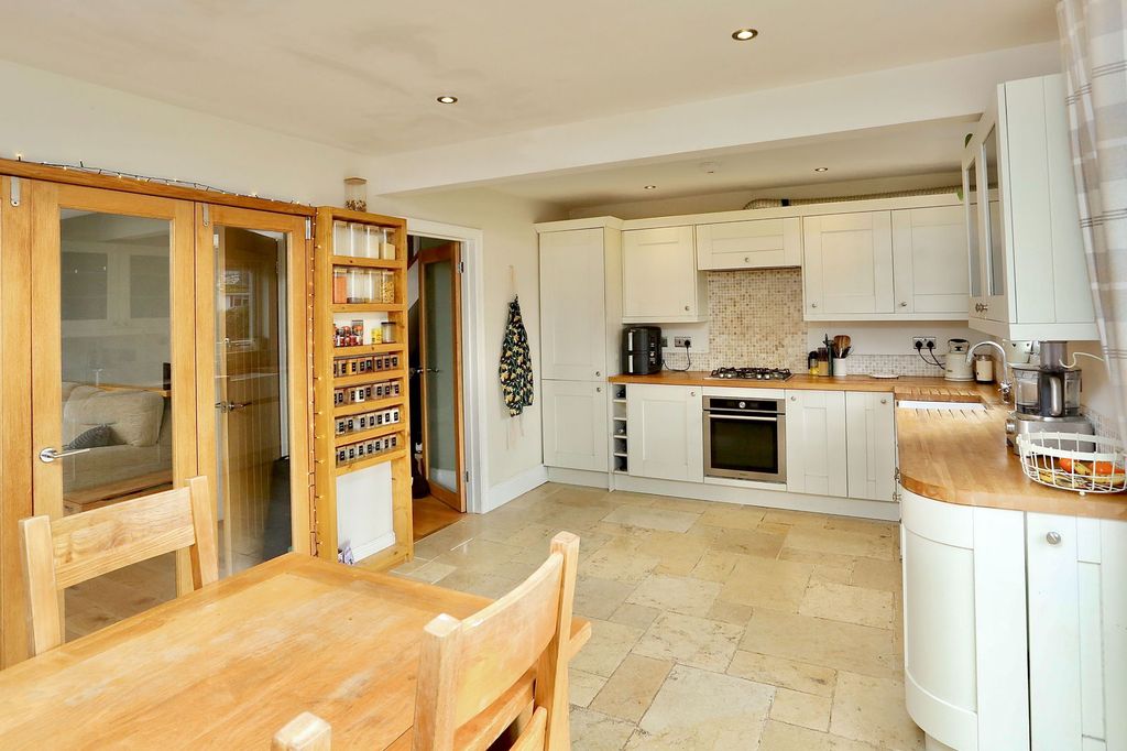 Property photo 2 of 22