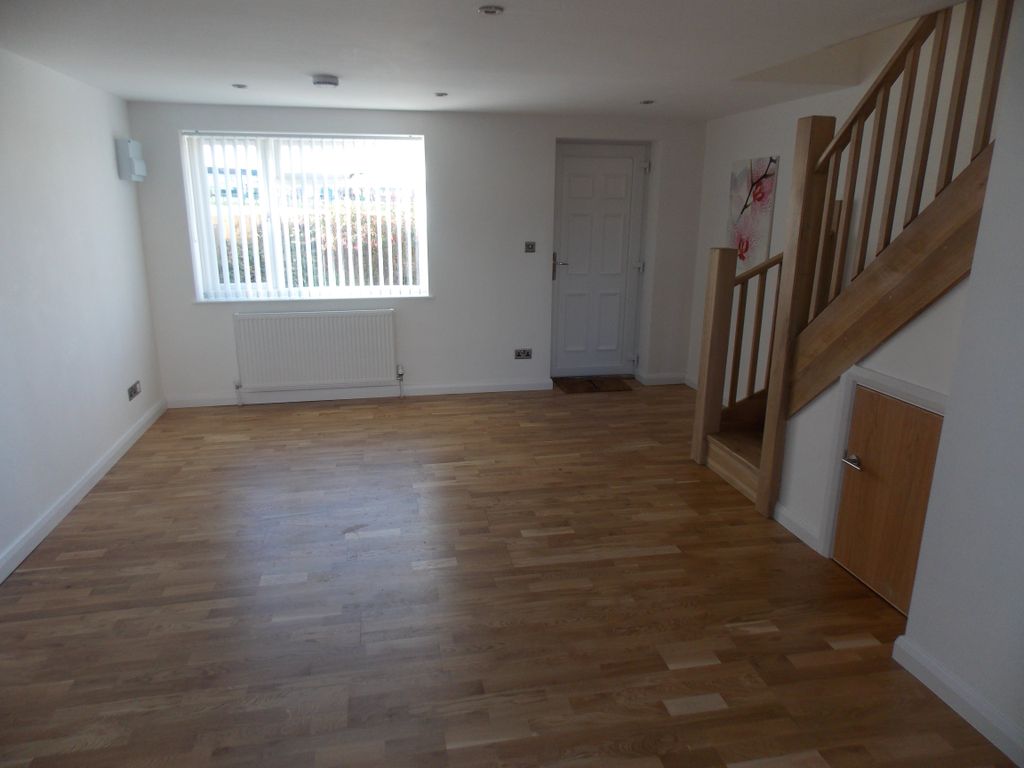 Property photo 3 of 14 Keynsham Kelston Road 52A New (6) Lounge