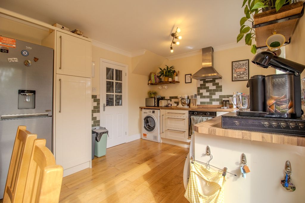 Property photo 2 of 19 4382905