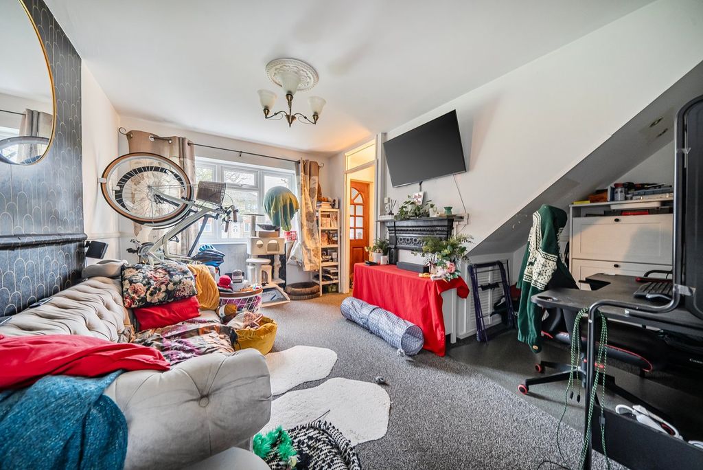 Property photo 3 of 9