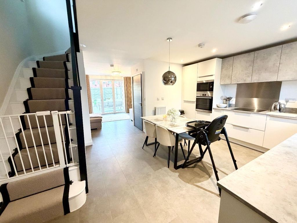 Property photo 3 of 15 Kitchen