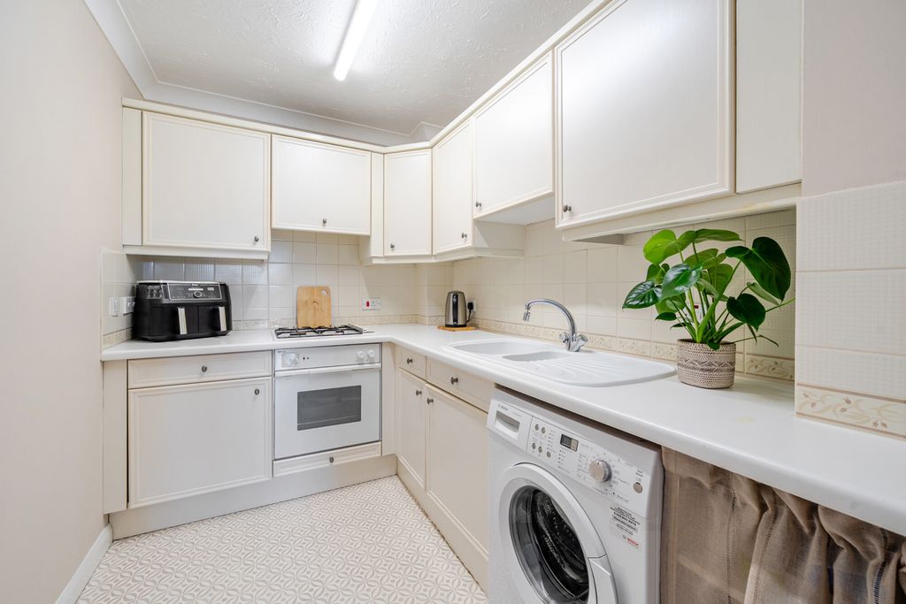 Property photo 2 of 14 Kitchen