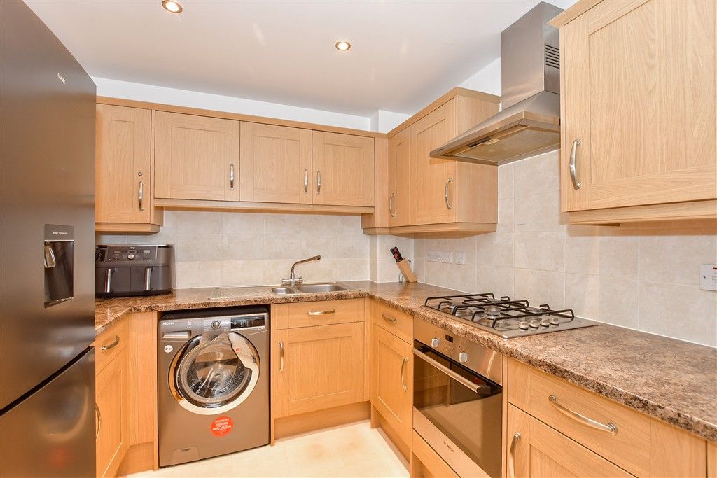 Property photo 3 of 8 Kitchen