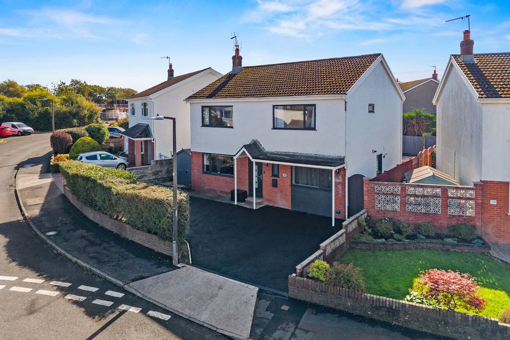 Property photo 1 of 33