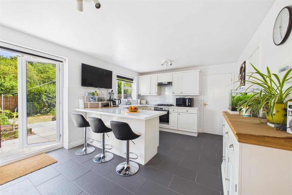 Property photo 2 of 15 Breakfast Kitchen