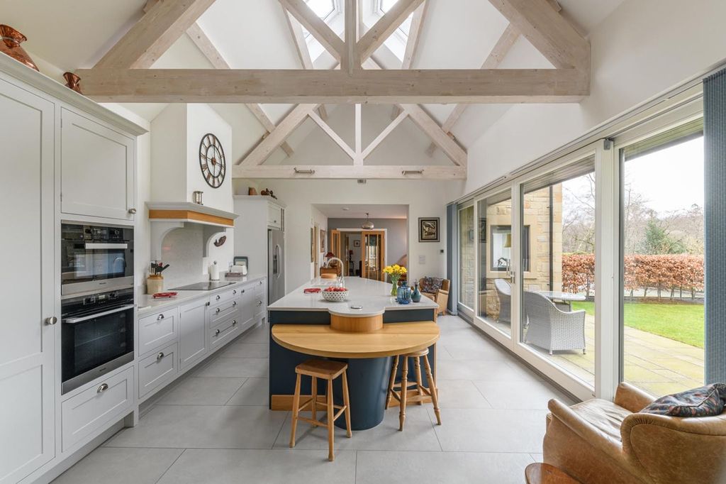 Property photo 2 of 29