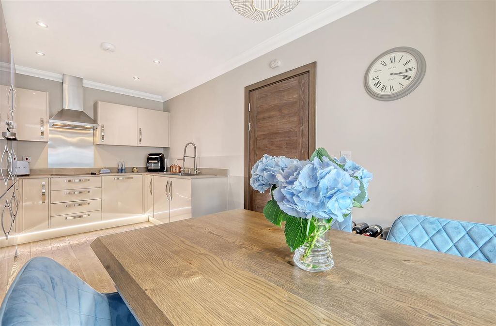 Property photo 2 of 19 Img_8749_6 Copy.Jpg