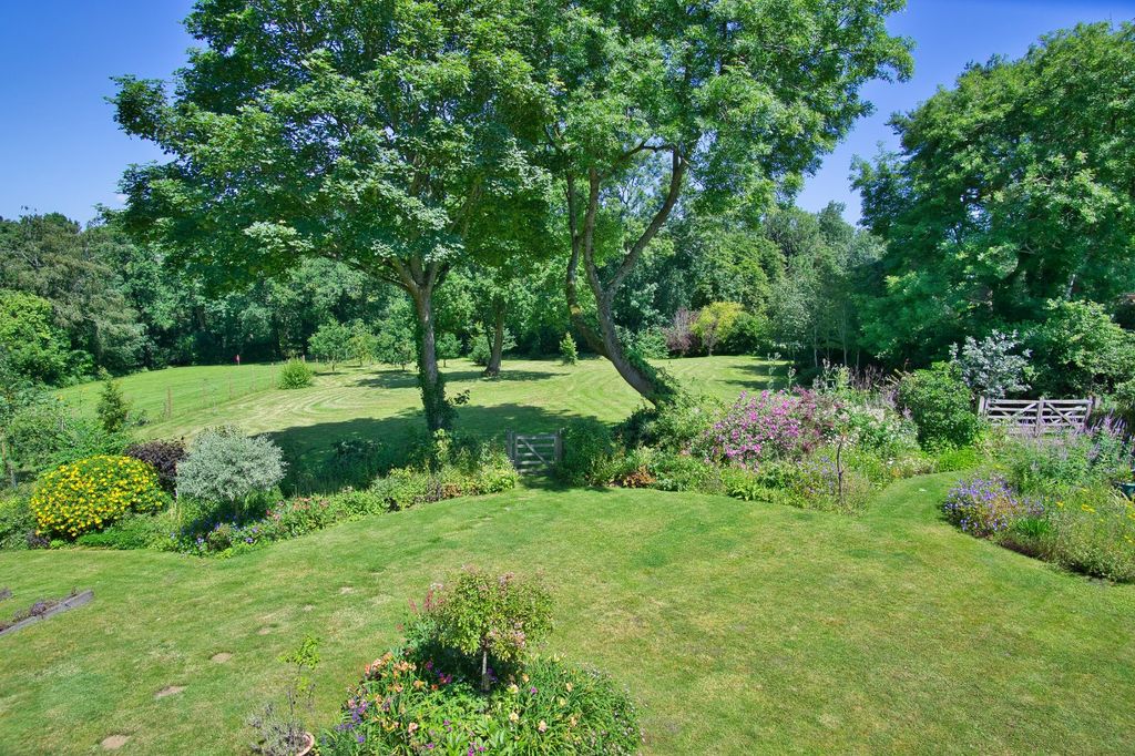 Property photo 2 of 16 Garden