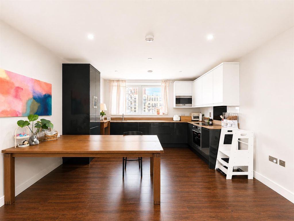Property photo 2 of 12 Kitchen