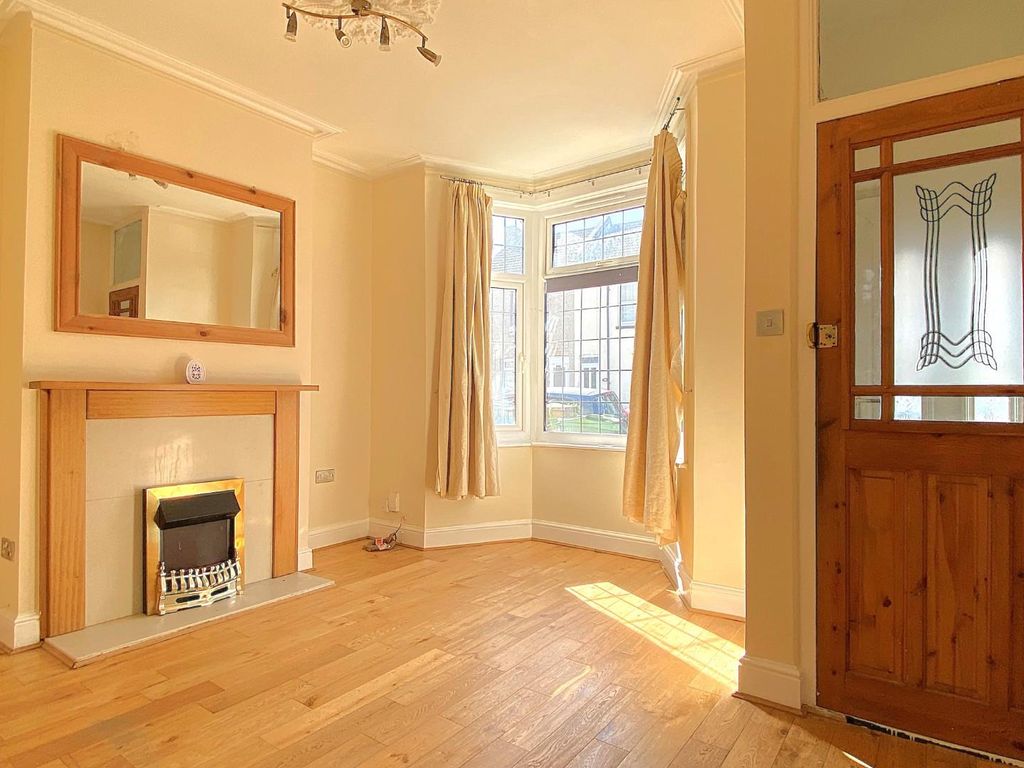 Property photo 2 of 8