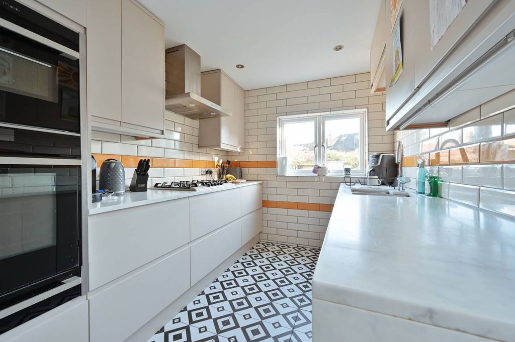 Property photo 3 of 21