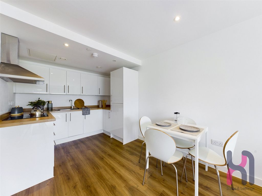 Property photo 3 of 8 Picture No. 27