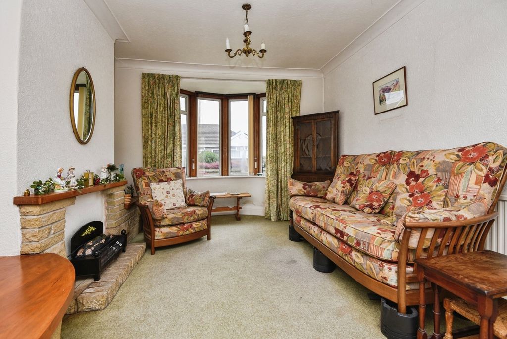 Property photo 2 of 17 Photo