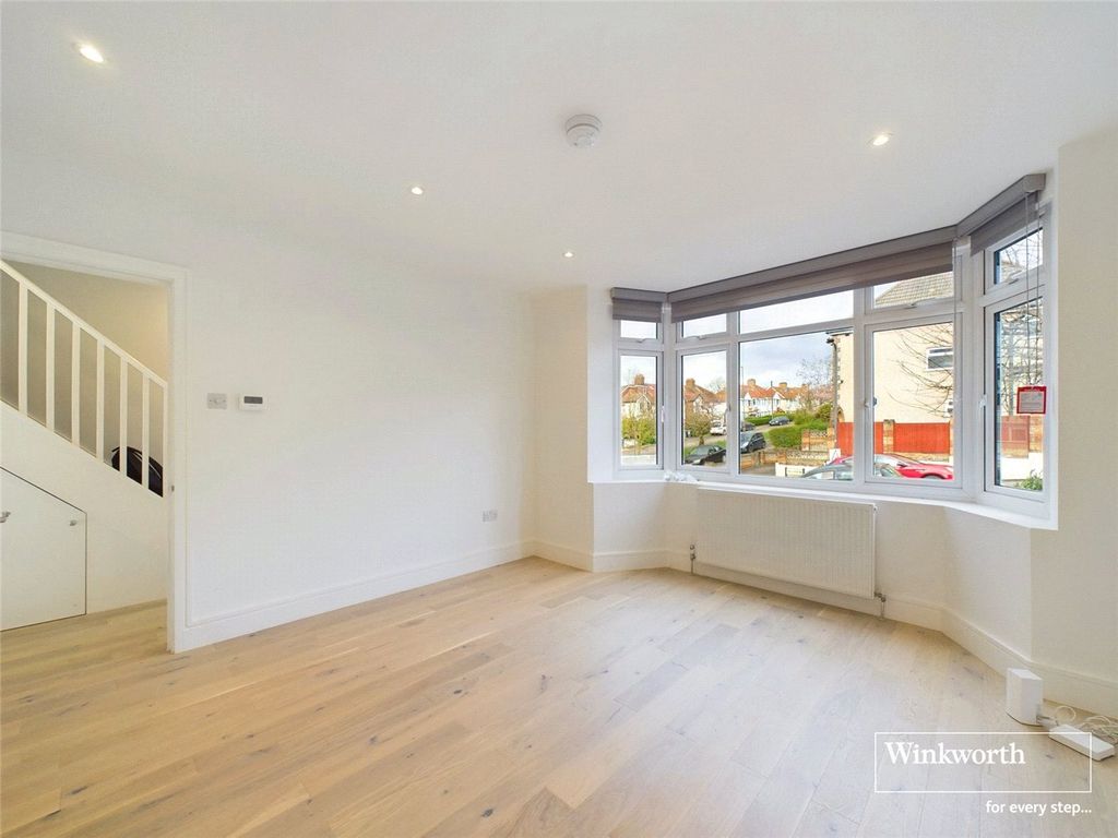 Property photo 2 of 12 Front Reception