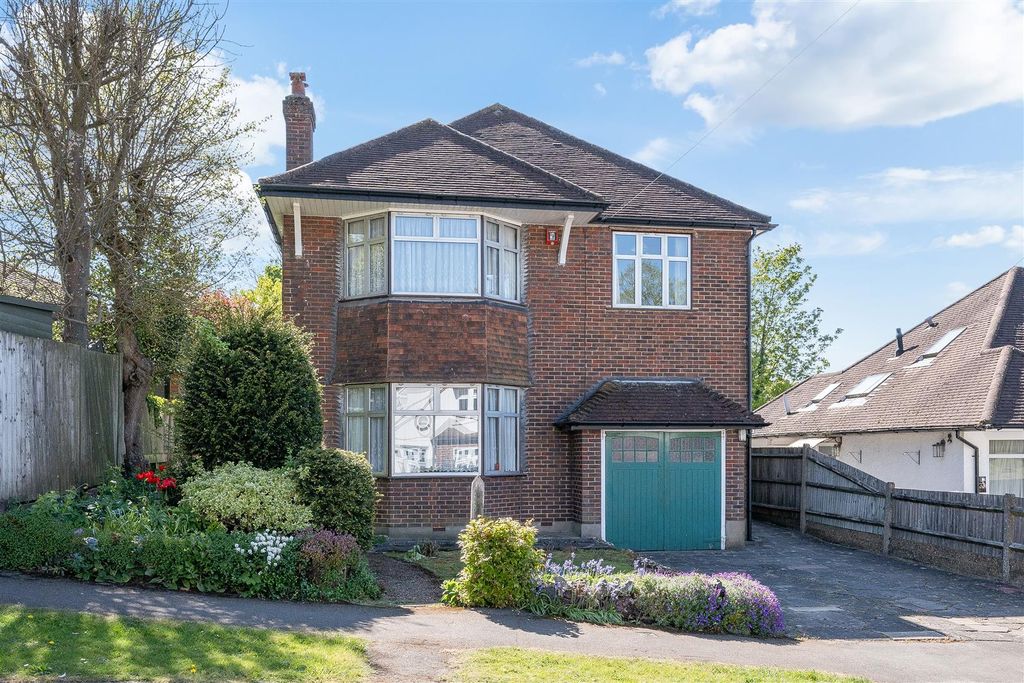 Property photo 1 of 19 Greenhayes Avenue (20).Jpg