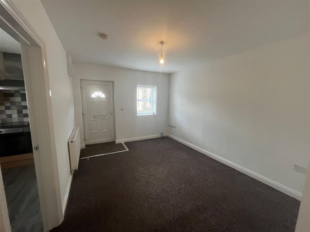 Property photo 3 of 9 Lounge