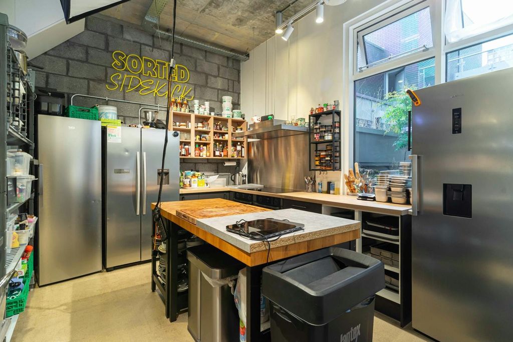 Property photo 2 of 30 18-Wenlock-Road-Hoxton-N1-Office-Studio-For-Sale-Internal102-Dominion.London.Jpg