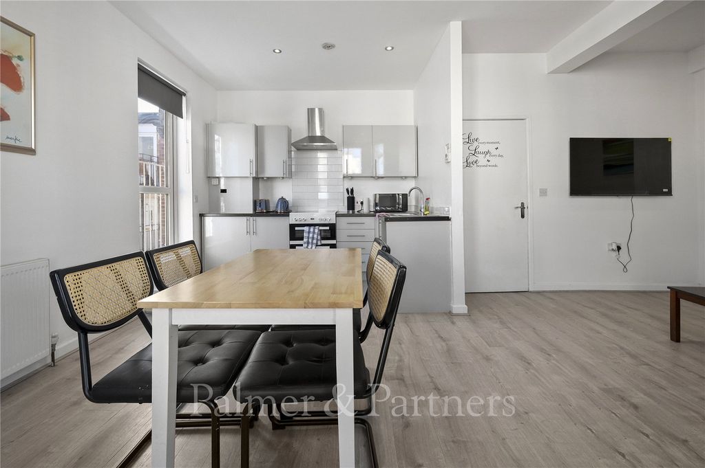 Property photo 1 of 7 Kitchen