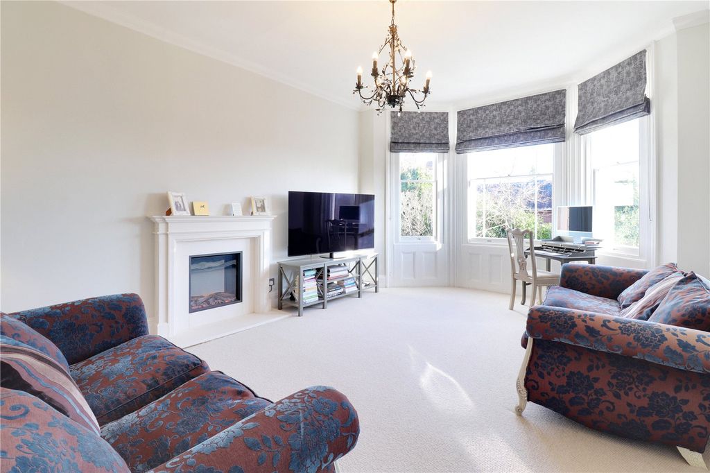 Property photo 2 of 14 Sitting Room