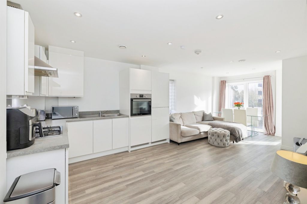 Property photo 2 of 21