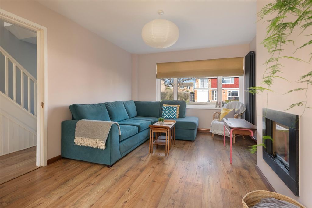 Property photo 2 of 17 Meadow Walk, Whitstable