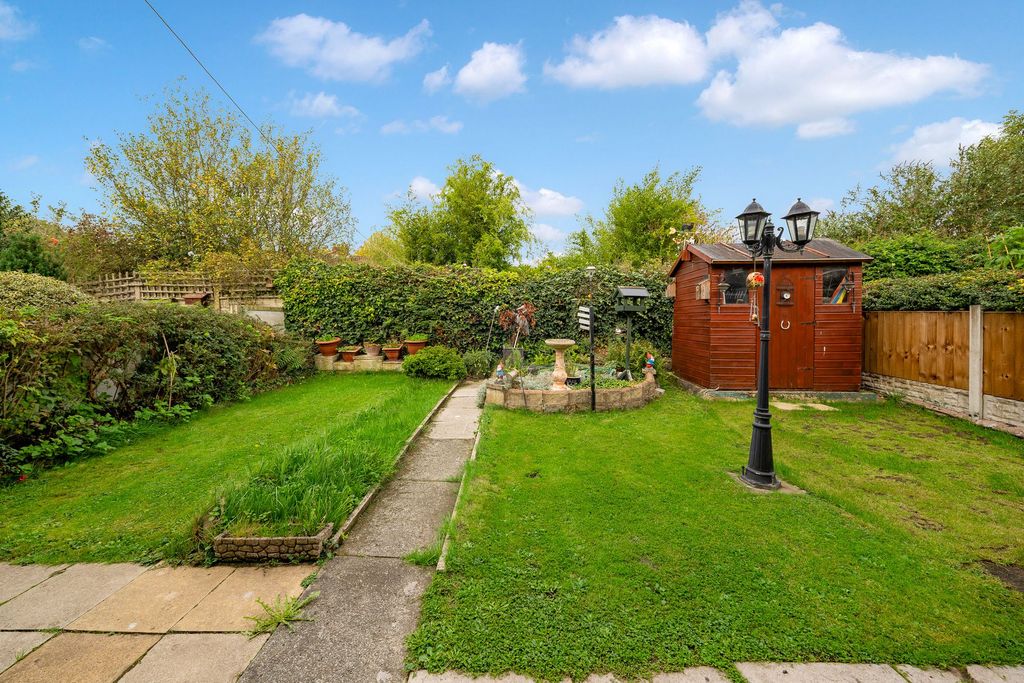 Property photo 2 of 27