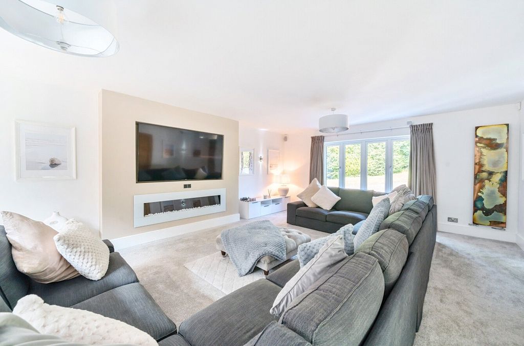 Property photo 3 of 34 Picture No. 27