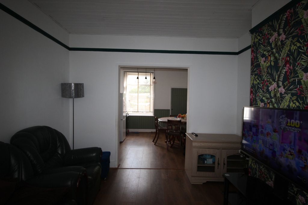 Property photo 3 of 16 Lounge/ Dining Room