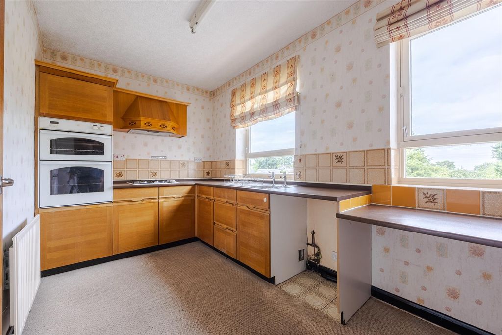 Property photo 3 of 16 Kitchen