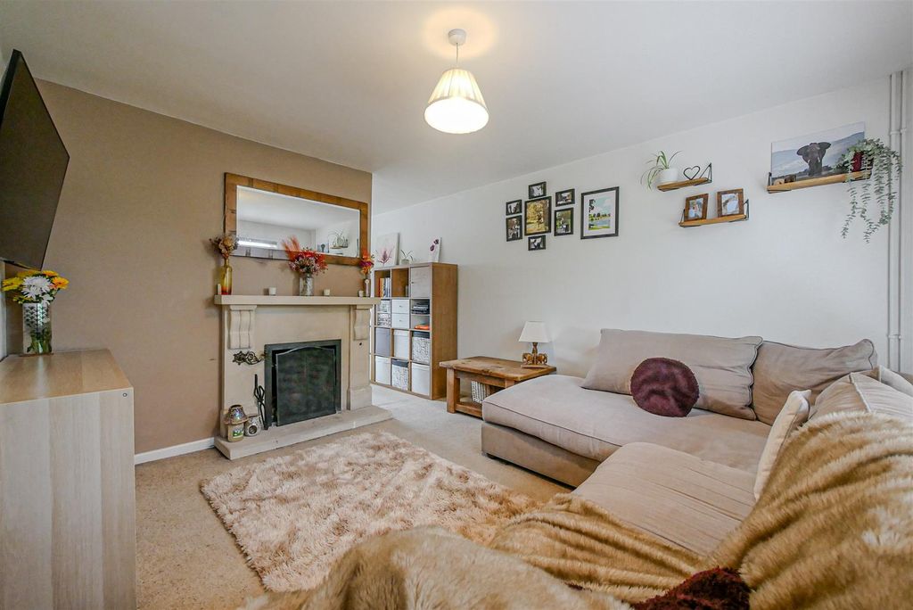 Property photo 2 of 14 Lounge