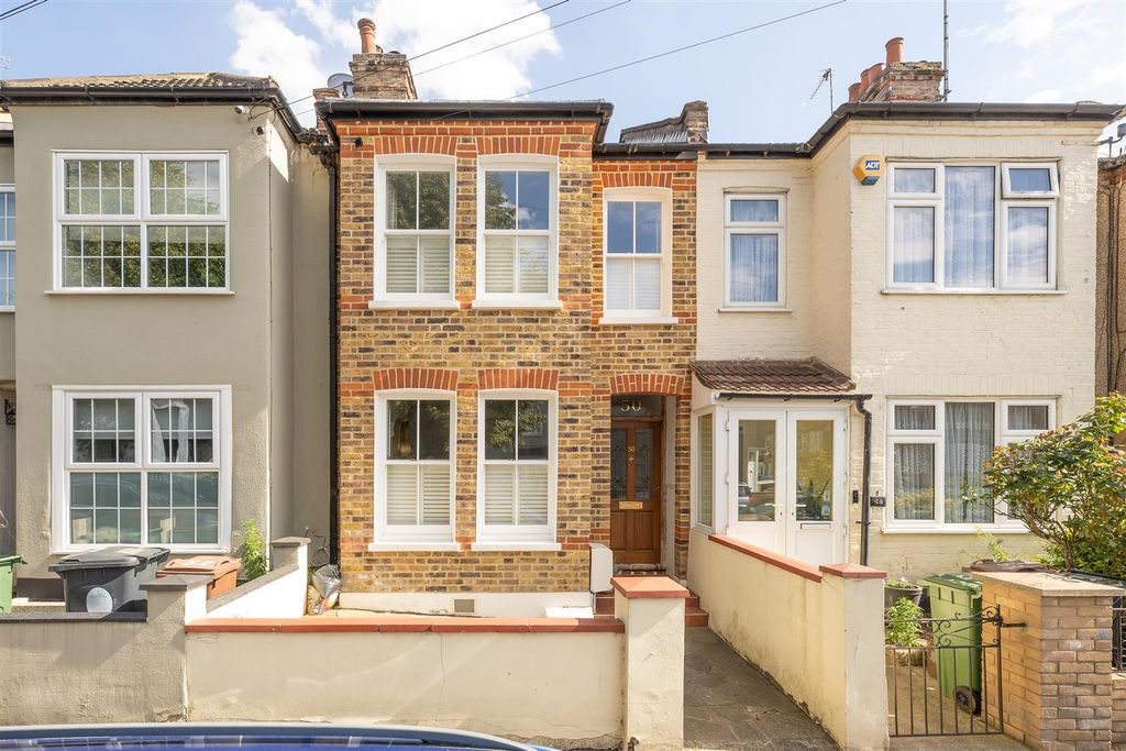 Property photo 1 of 44 Macdonald Road, E17