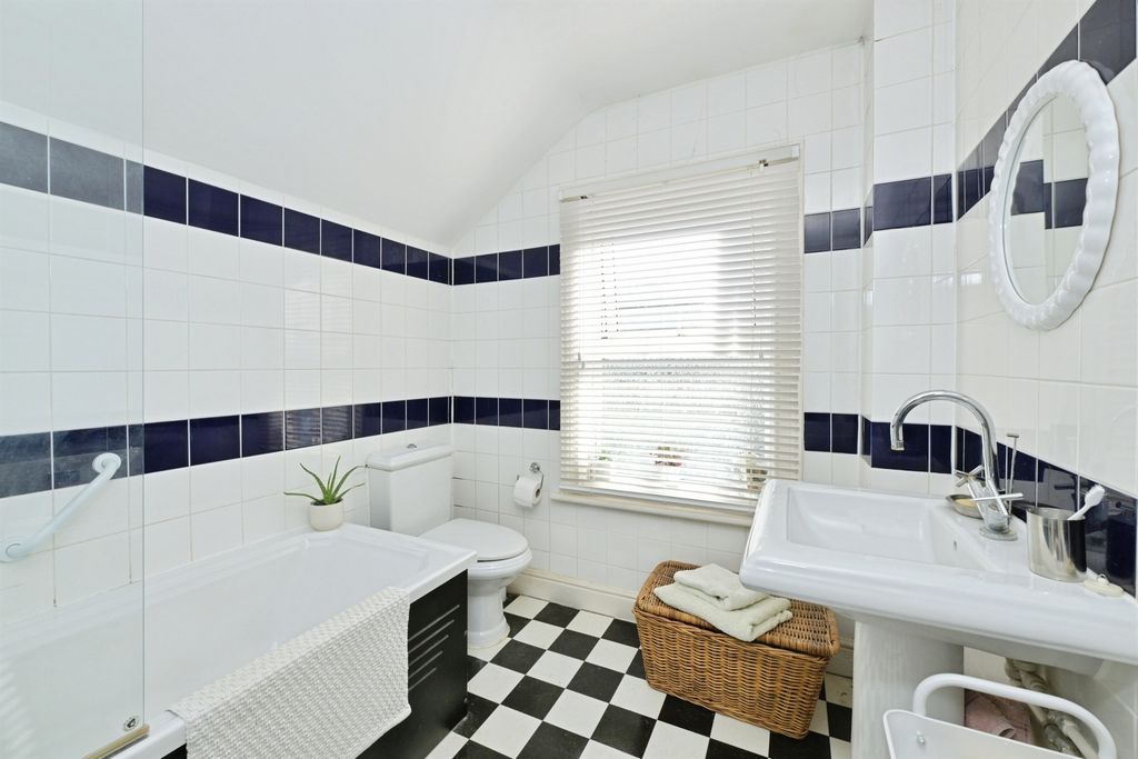Property photo 3 of 9