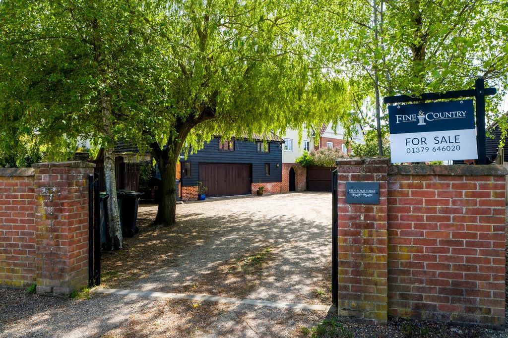 Property photo 2 of 39