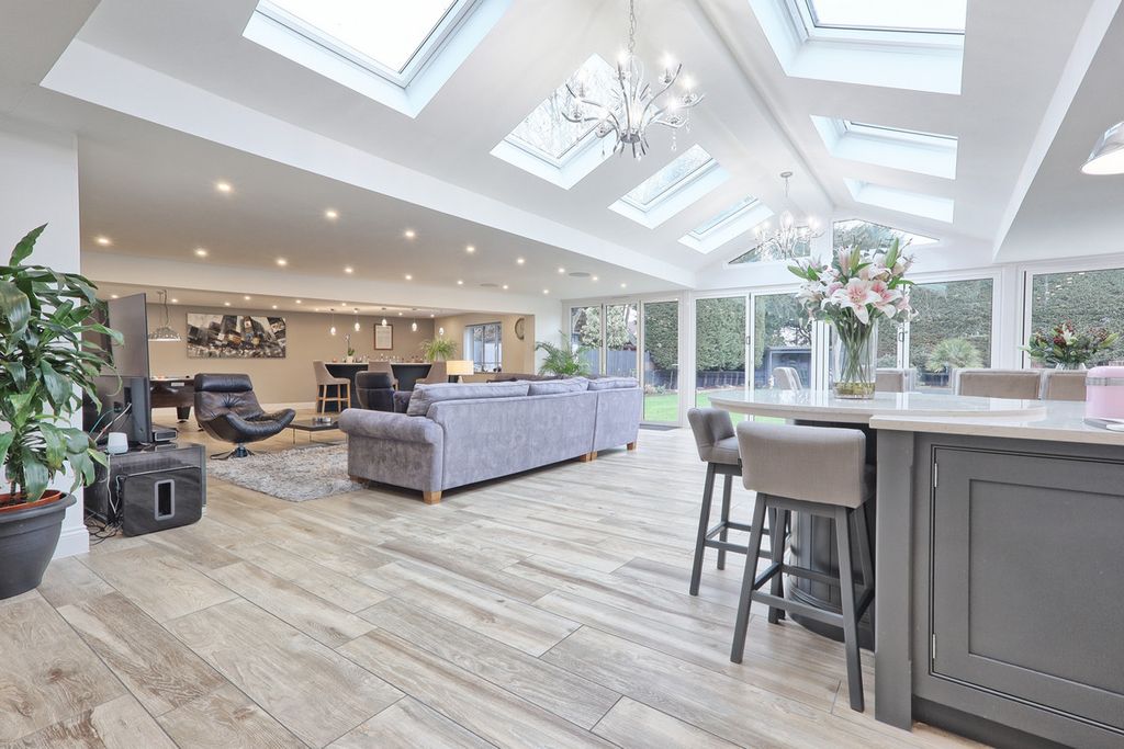 Property photo 3 of 44