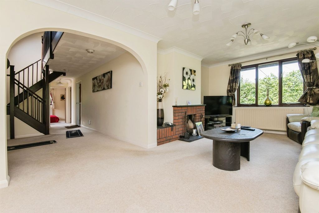 Property photo 3 of 17