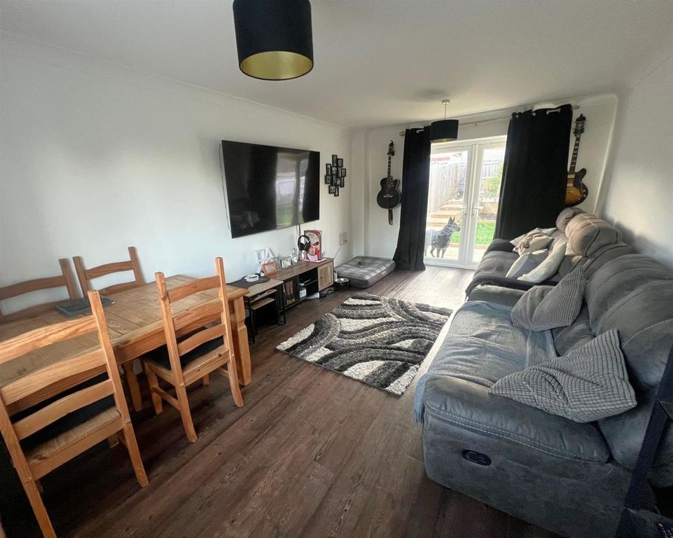 Property photo 3 of 12 ce24953F-7Ebc-4400-Ae45-F00Cf44Cdae5.Jpeg