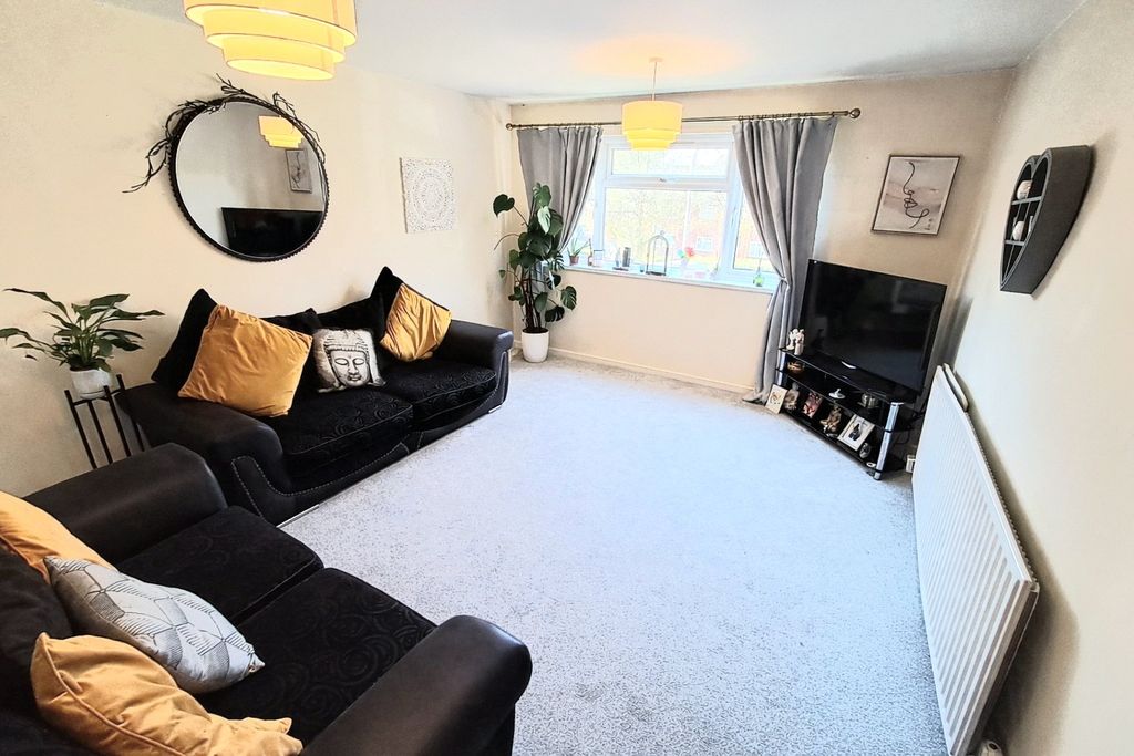 Property photo 2 of 13 Lounge