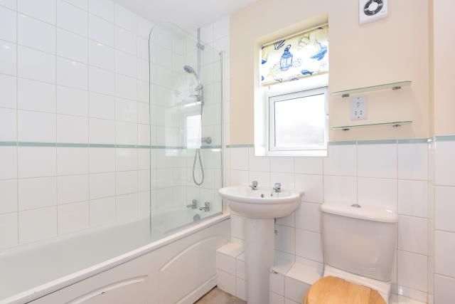 Property photo 2 of 10 Bathroom