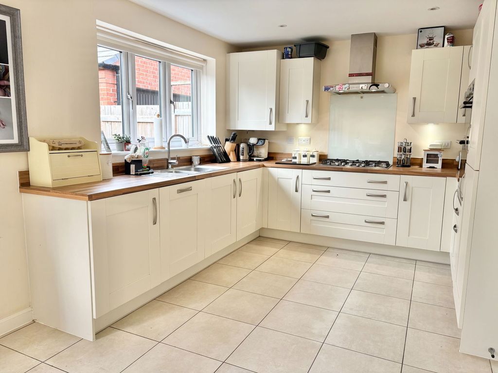 Property photo 3 of 24