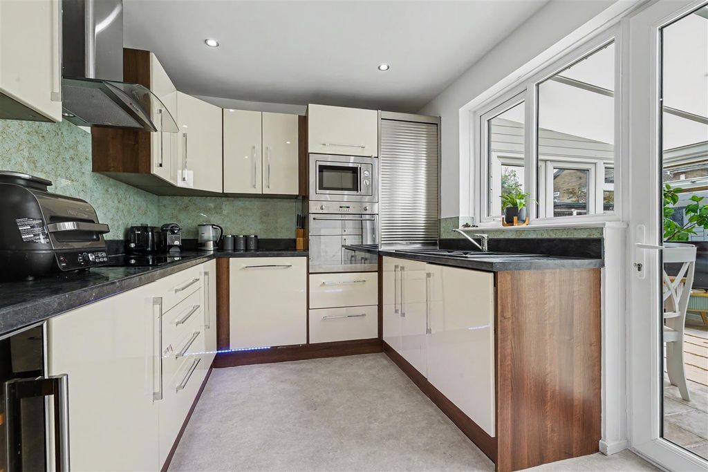 Property photo 3 of 14 Kitchen