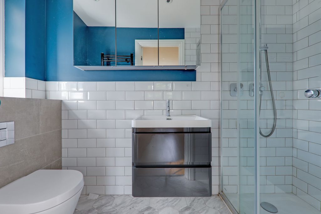 Property photo 3 of 15 11-d43Ejhmcb - 1 Malory Close - 31